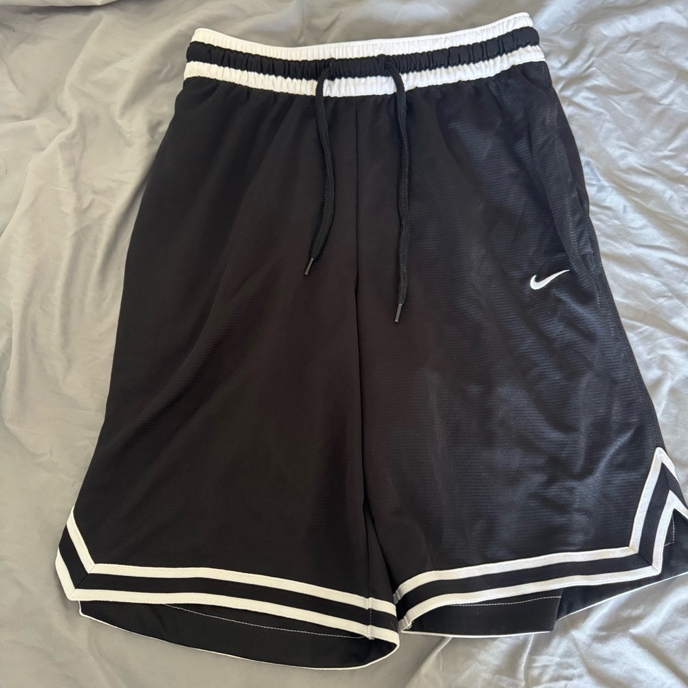 Men’s Nike Dri Fit Basketball Shorts Small